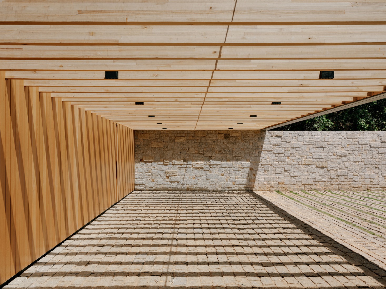 "Casa Colmeia" by Sabella Arquitetura. Photograph by Fran Parente. 