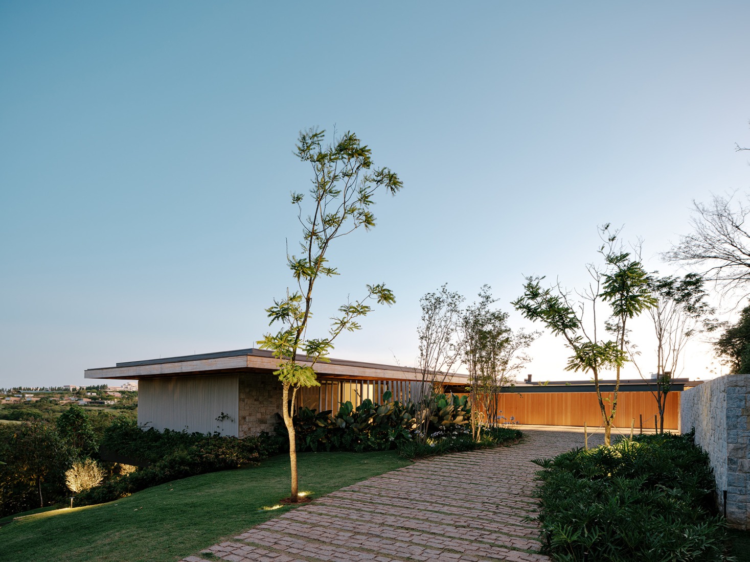 "Casa Colmeia" by Sabella Arquitetura. Photograph by Fran Parente. 
