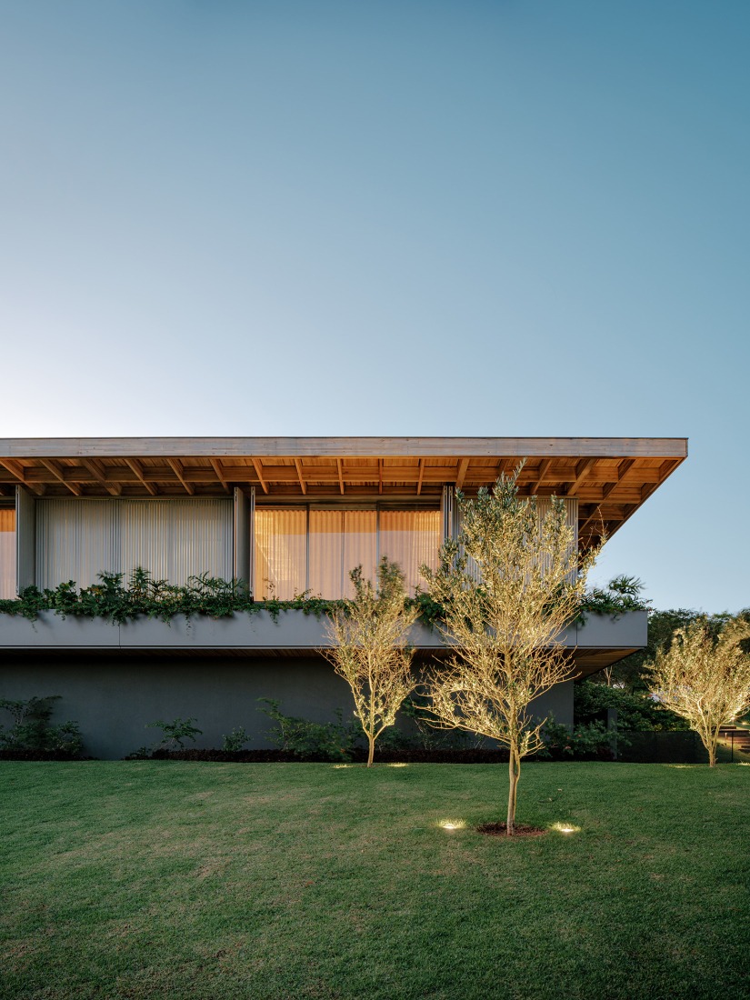 "Casa Colmeia" by Sabella Arquitetura. Photograph by Fran Parente. 