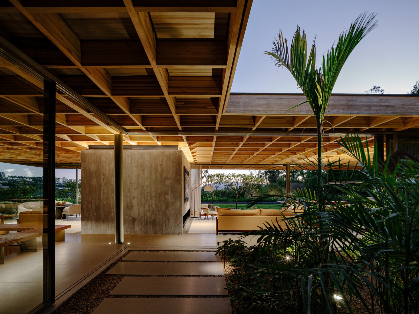 "Casa Colmeia" by Sabella Arquitetura. Photograph by Fran Parente. 