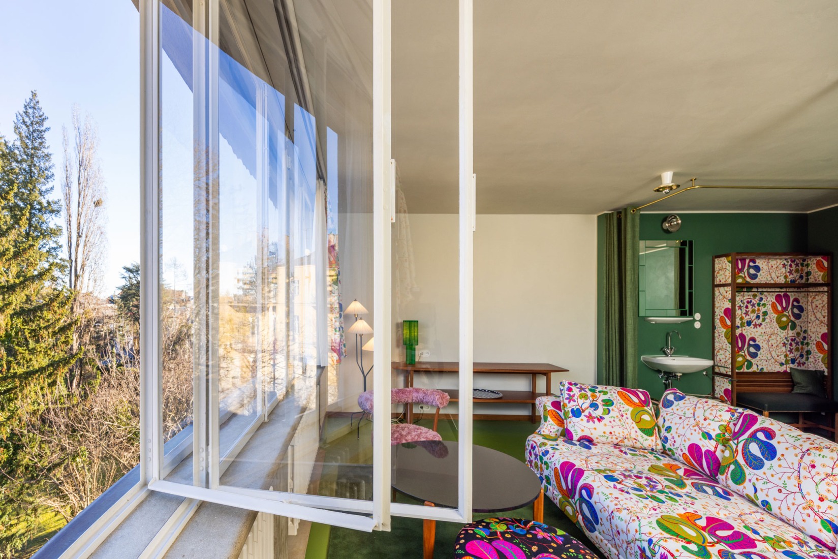 Guestrooms. Villa Beer by Josef Frank and Oskar Wlach / Renovation by Christian Prasser. Photograph by Stephan Huger.