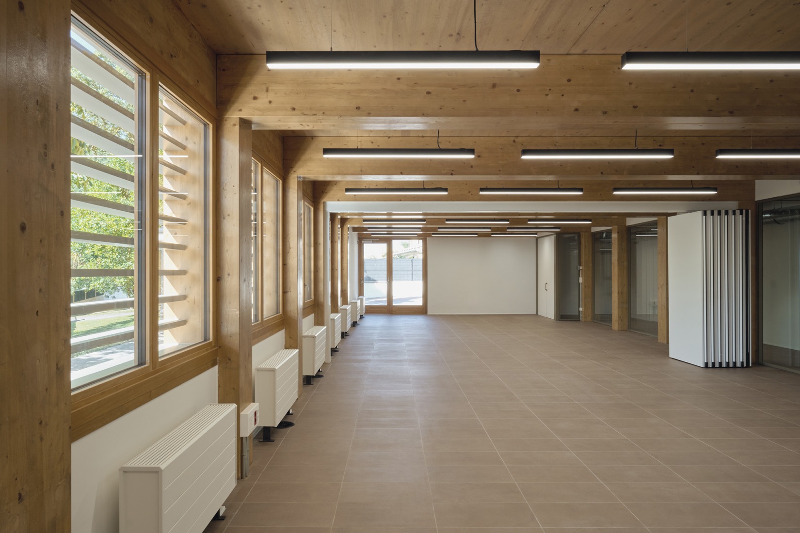 Multi-purpose building by Araiz Floristán Arquitectos. Photograph by Ondarraitz.