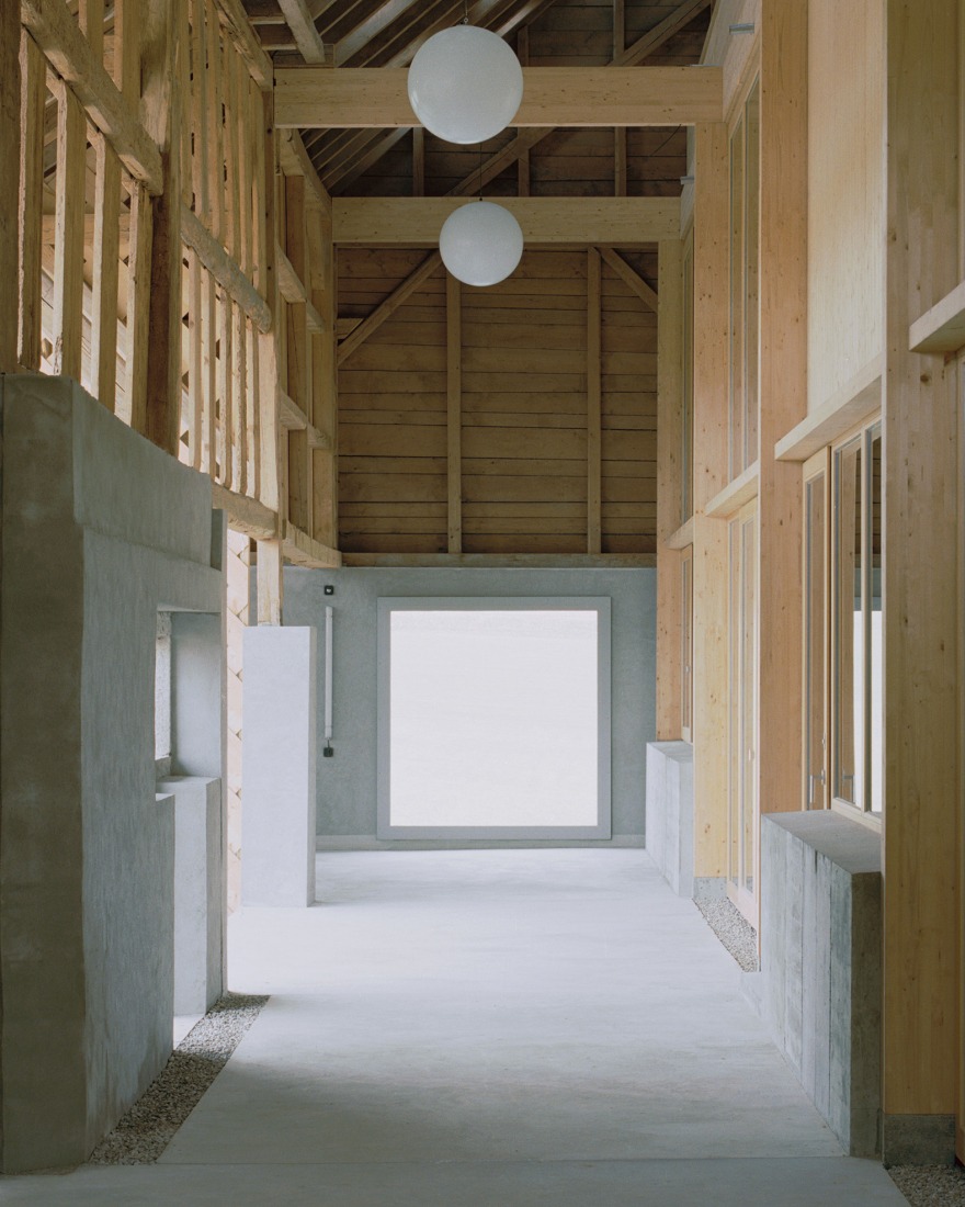 La Granja Invertida por Bard Yersin Architectes. Fotografía por Willem Pab.