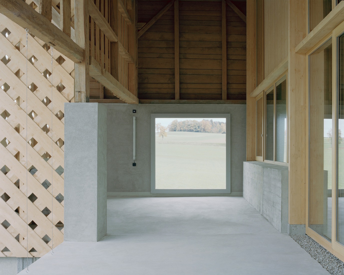 La Granja Invertida por Bard Yersin Architectes. Fotografía por Willem Pab.