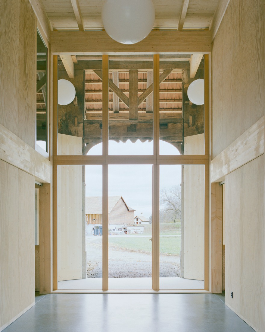 La Granja Invertida por Bard Yersin Architectes. Fotografía por Willem Pab.