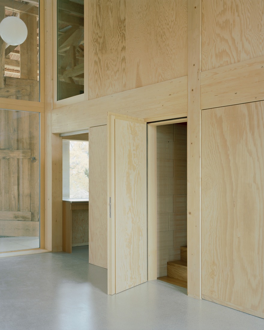 La Granja Invertida por Bard Yersin Architectes. Fotografía por Willem Pab.