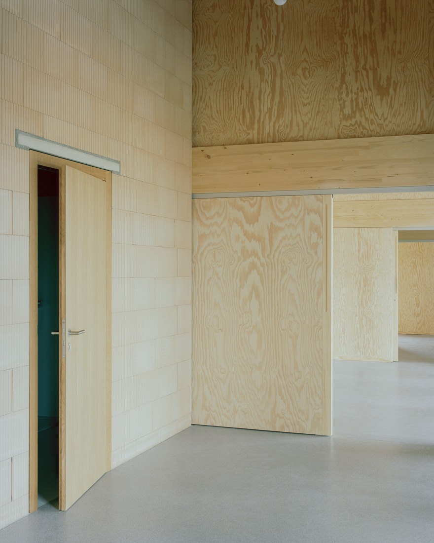 La Granja Invertida por Bard Yersin Architectes. Fotografía por Willem Pab.