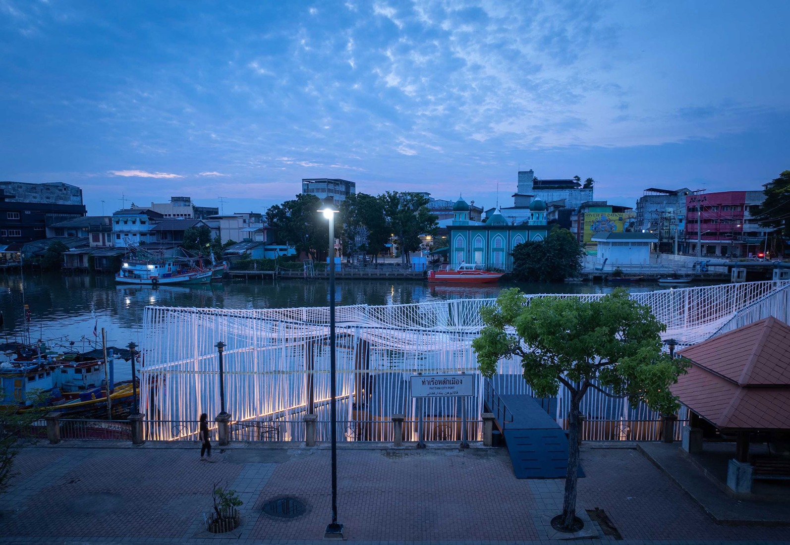 Pattani Fishermen Community Hub by HAS design and research. Photograph by Rungkit Charoenwat. Images courtesy by Jenchieh Hung + Kulthida Songkittipakdee / HAS design and research.