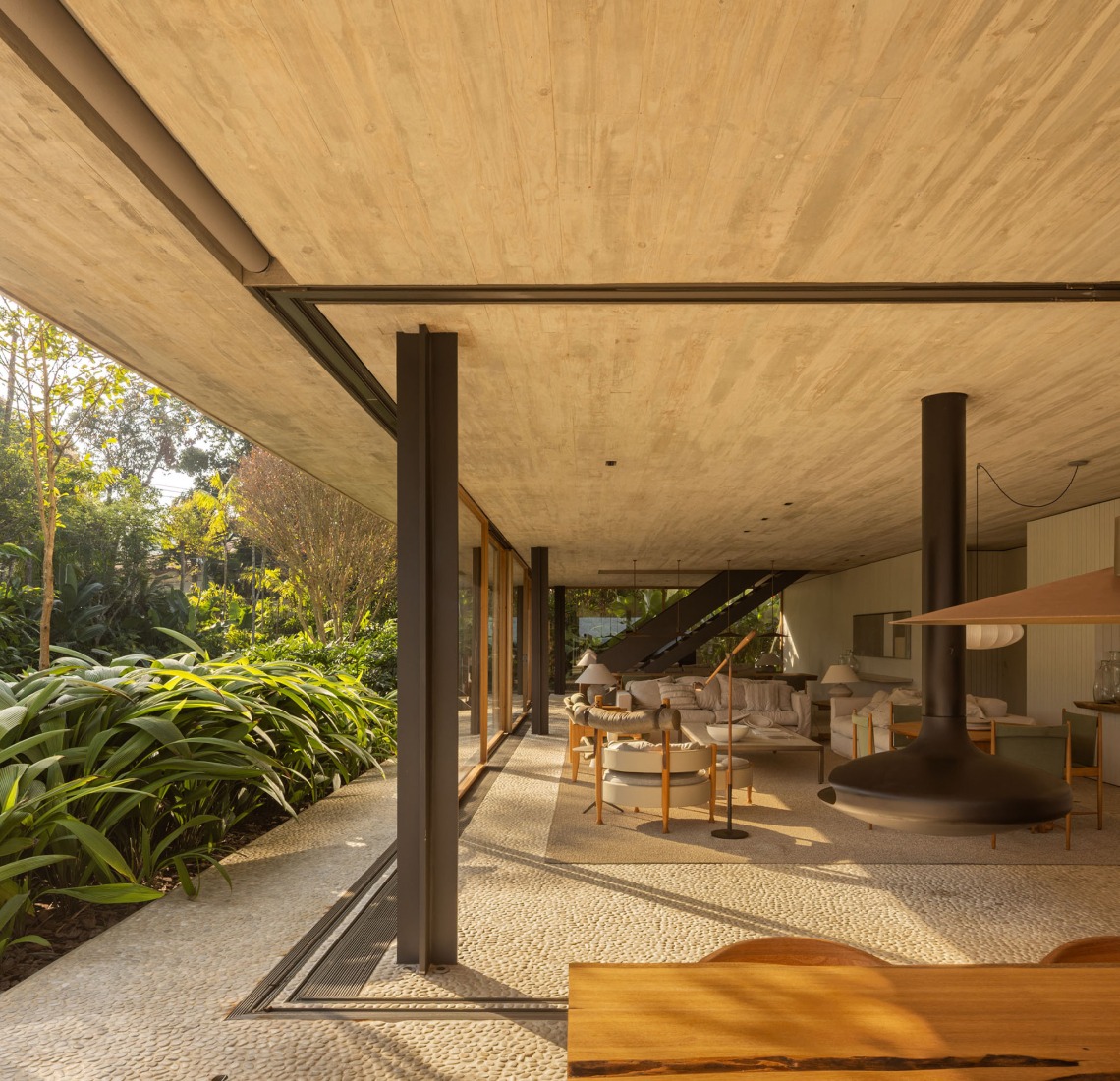 Biribinhas House by MK27. Photograph by Fernando Guerra.
