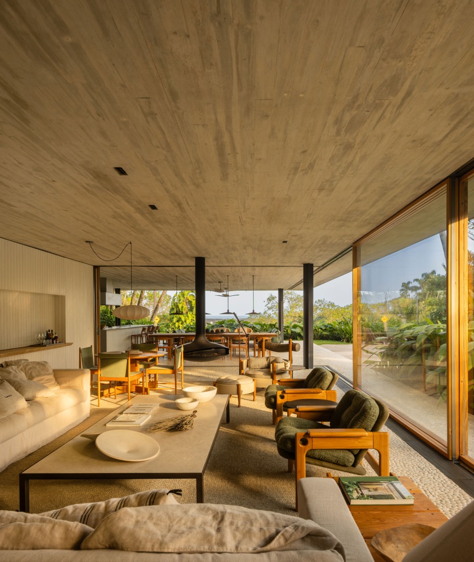 Biribinhas House by MK27. Photograph by Fernando Guerra.