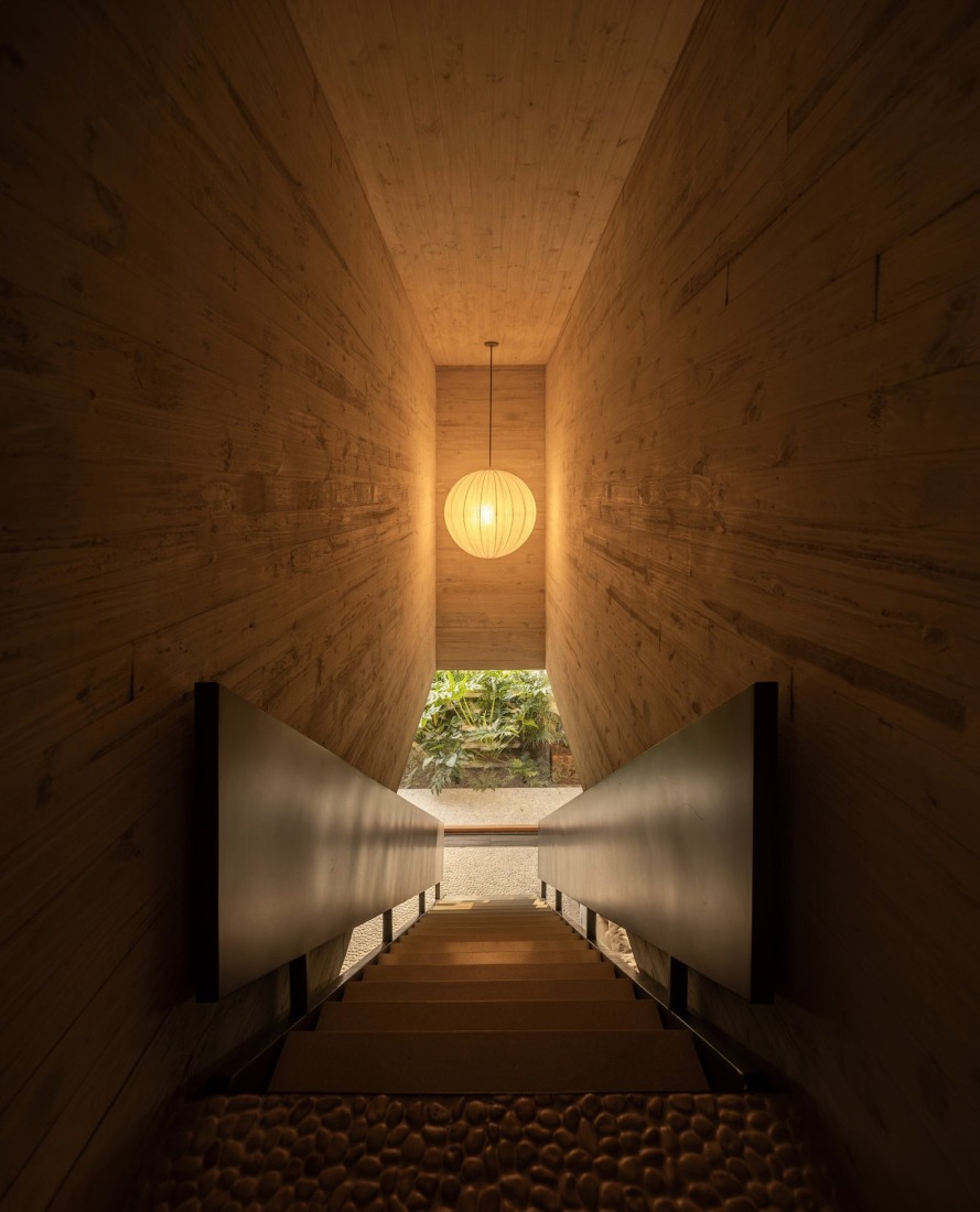 Biribinhas House by MK27. Photograph by Fernando Guerra.