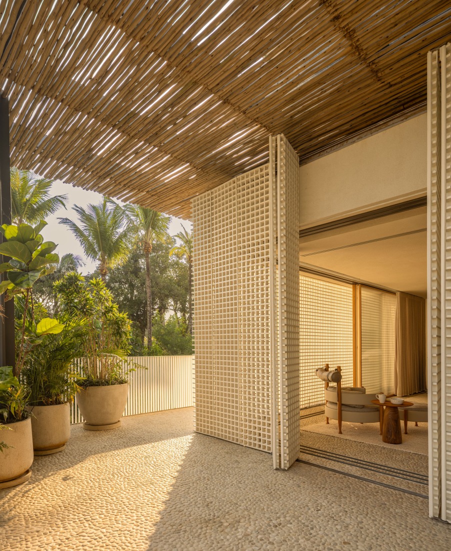 Biribinhas House by MK27. Photograph by Fernando Guerra.