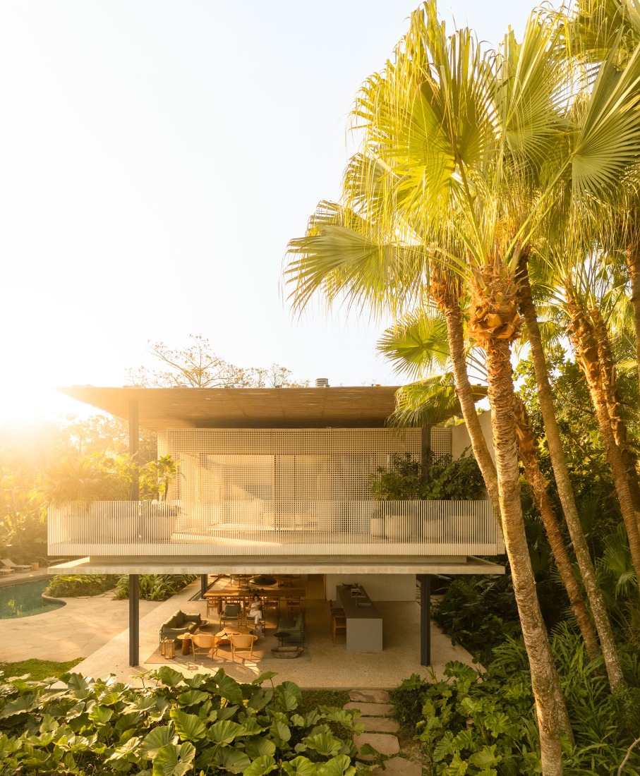 Biribinhas House by MK27. Photograph by Fernando Guerra.
