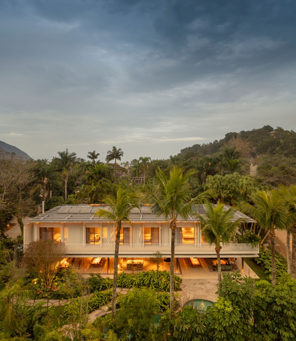 Biribinhas House by MK27. Photograph by Fernando Guerra.