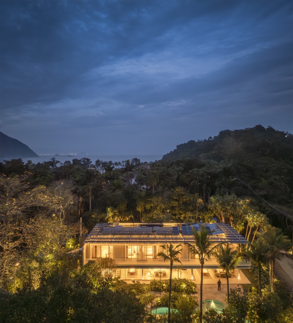 Biribinhas House by MK27. Photograph by Fernando Guerra.