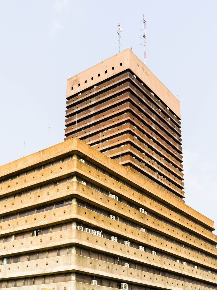 Alpha 2000 (Société Ivoirienne de Banque), Abidjan, Côte d’Ivoire. 1974–76. Bureaux d’Études Henri Chomette (est. 1948). 2025. Photograph by François-Xavier Gbré.
