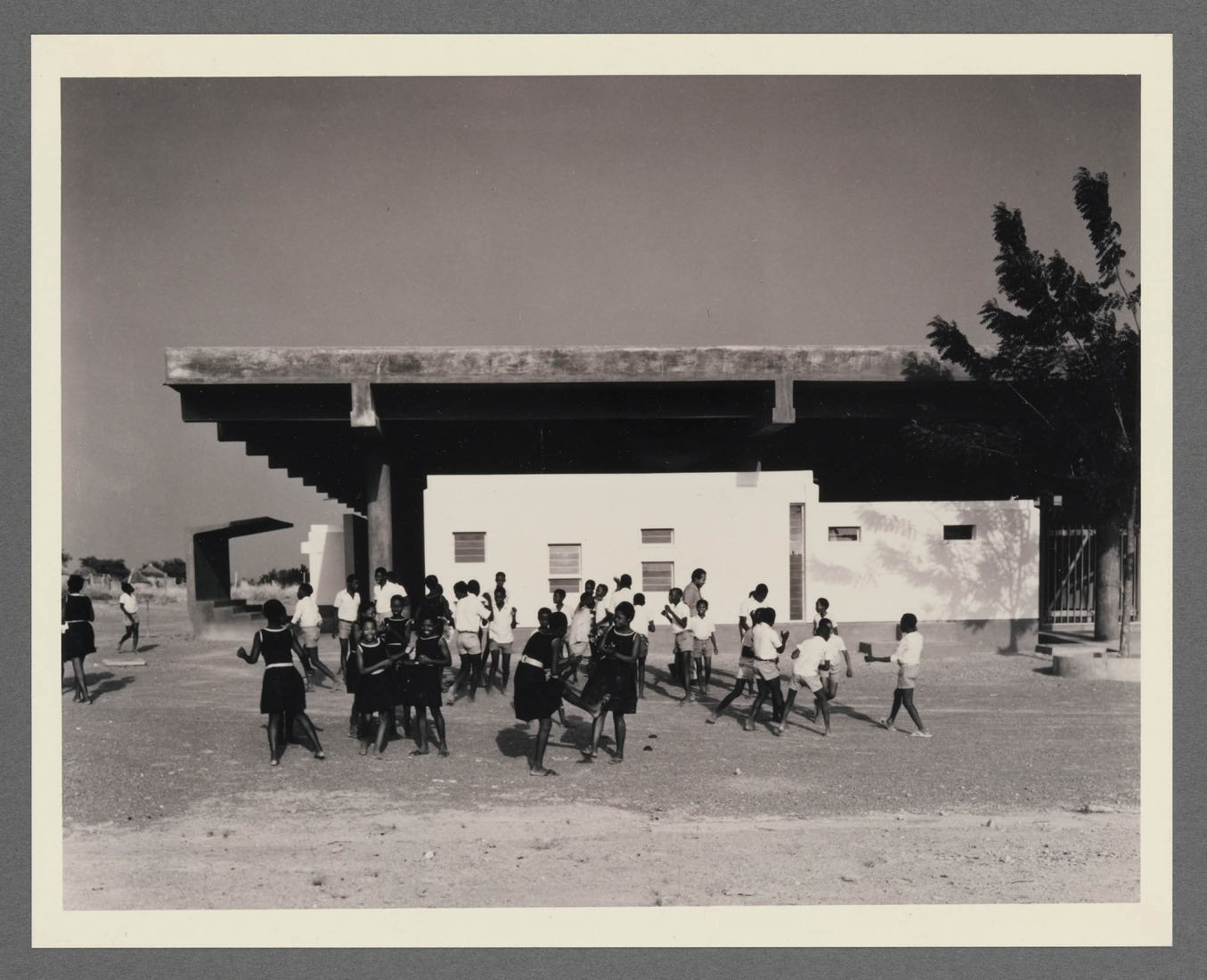 Children outside Bolgatanga Library, Ghana. December 1967. Photograph: Willis E. Bell. J. Max Bond Jr. papers, 1955–2009, Department of Drawings & Archives, Avery Architectural & Fine Arts Library, Columbia University. Courtesy of Mmofra Foundation.