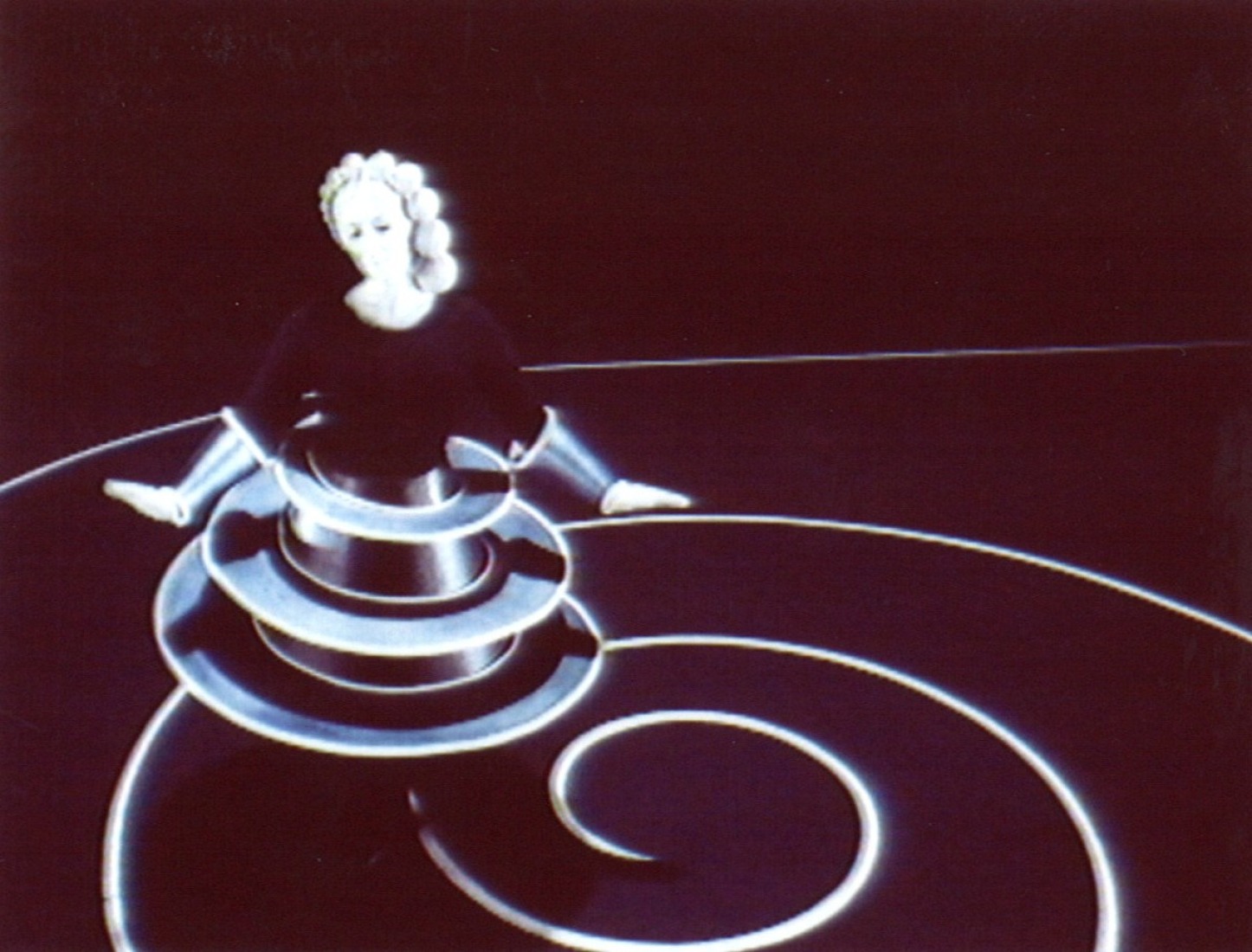 Oskar Schlemmer, Das triadische Ballett [El ballet triádico], 1922 (reestrenada en 1970). Película de 35 mm transferida a vídeo, color, sonido; 29 min. Cortesía de Bavaria Media GmbH.