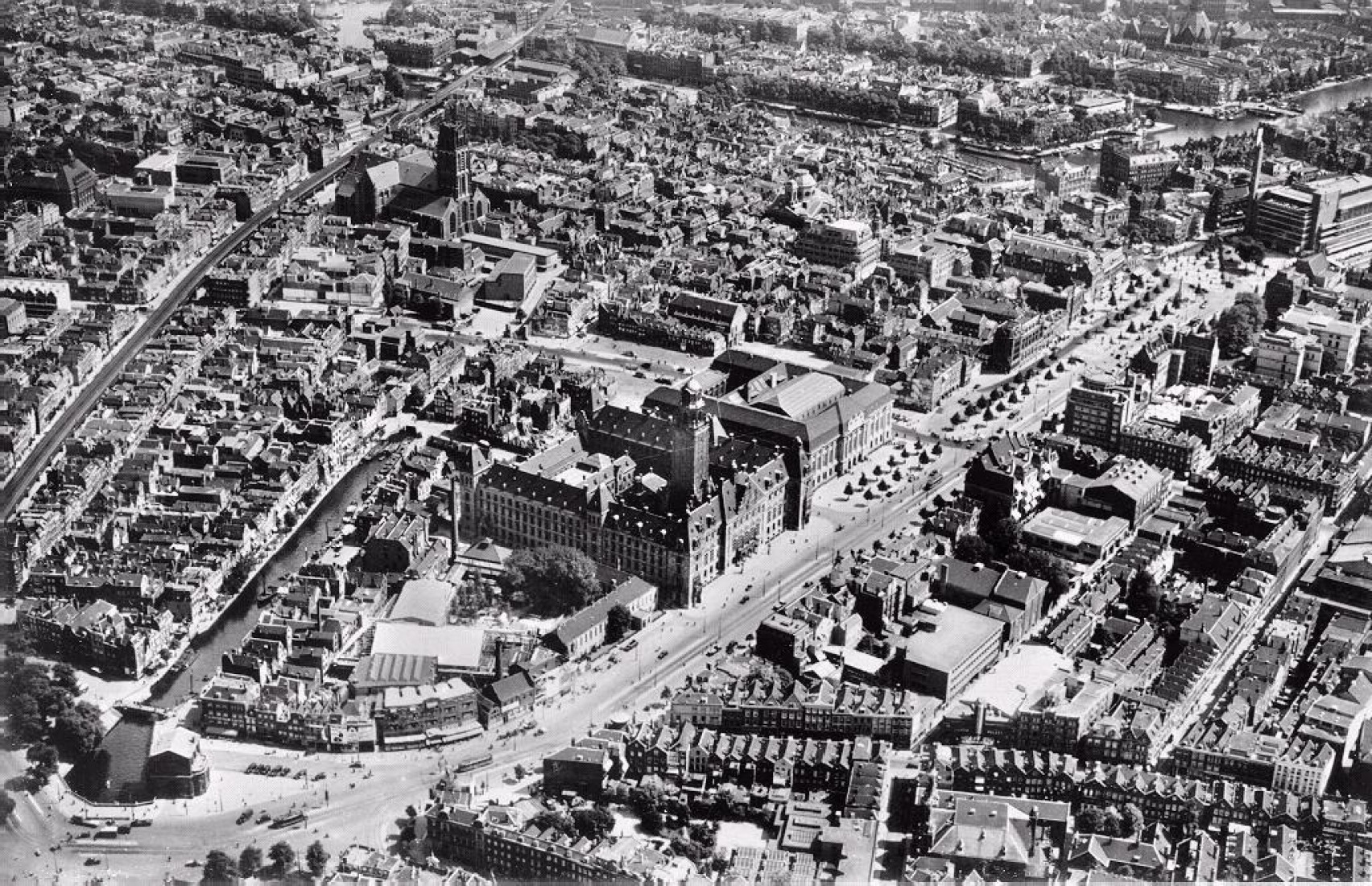 Historic aerial photograph showing central Rotterdam looking northwest along Coolsingel around 1933, with the iconic Rotterdam Town Hall (Stadhuis) prominent in the center. Collection of the Municipal Archive of Rotterdam (Stadsarchief Rotterdam).
