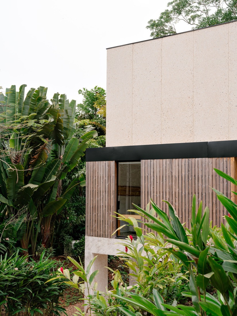 House LWF by Patrícia Martinez Arquitetura. Photograph by Fran Parente.