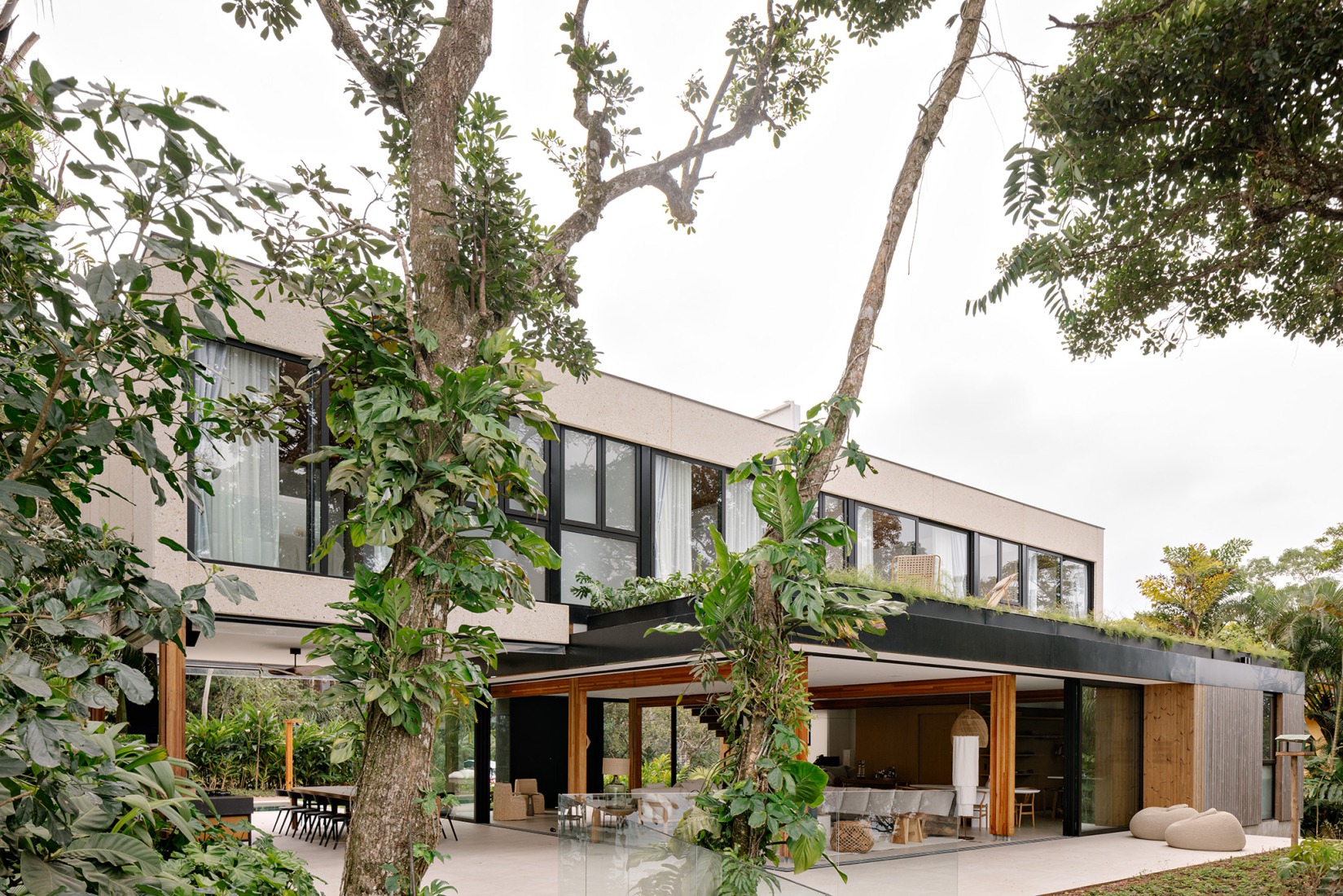 House LWF by Patrícia Martinez Arquitetura. Photograph by Fran Parente.