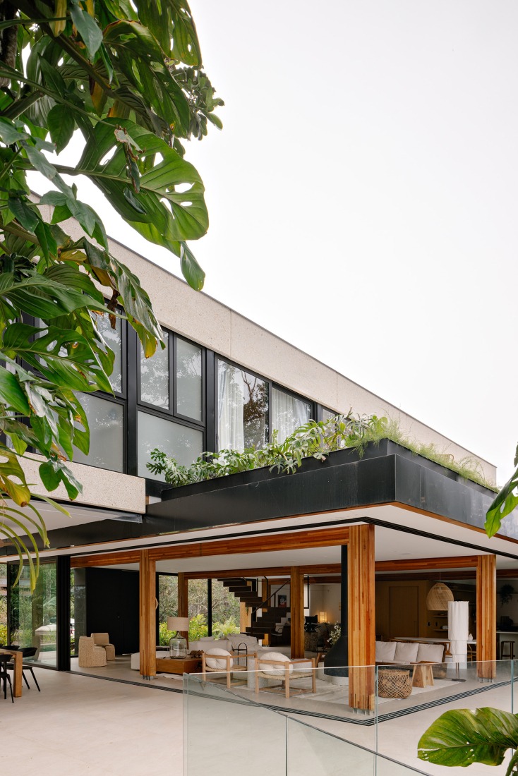House LWF by Patrícia Martinez Arquitetura. Photograph by Fran Parente.