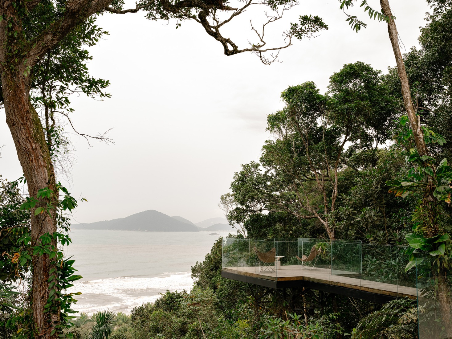 House LWF by Patrícia Martinez Arquitetura. Photograph by Fran Parente.