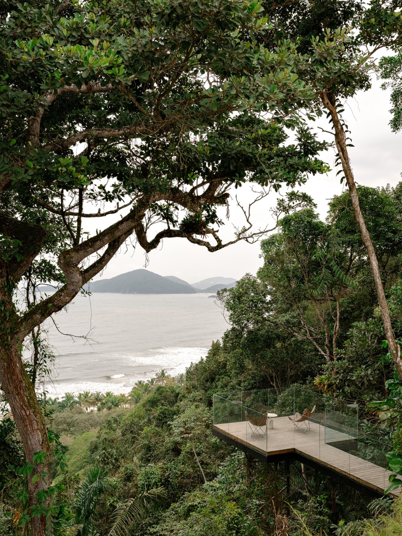 House LWF by Patrícia Martinez Arquitetura. Photograph by Fran Parente.