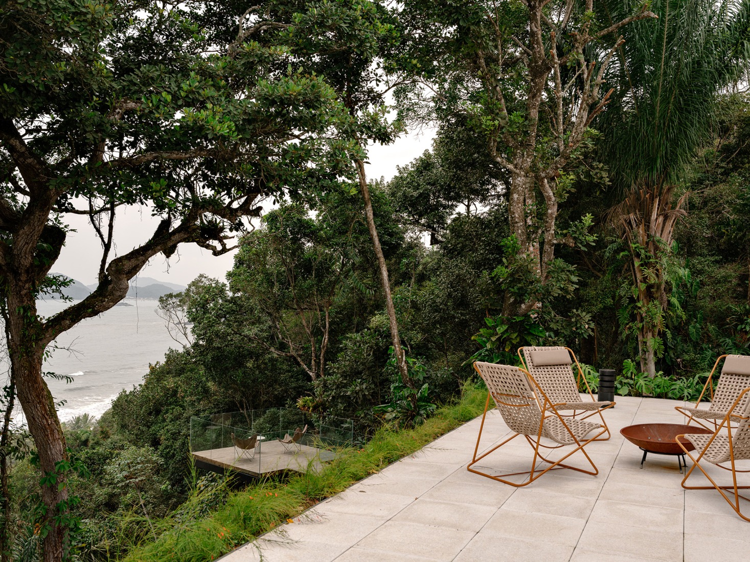 House LWF by Patrícia Martinez Arquitetura. Photograph by Fran Parente.