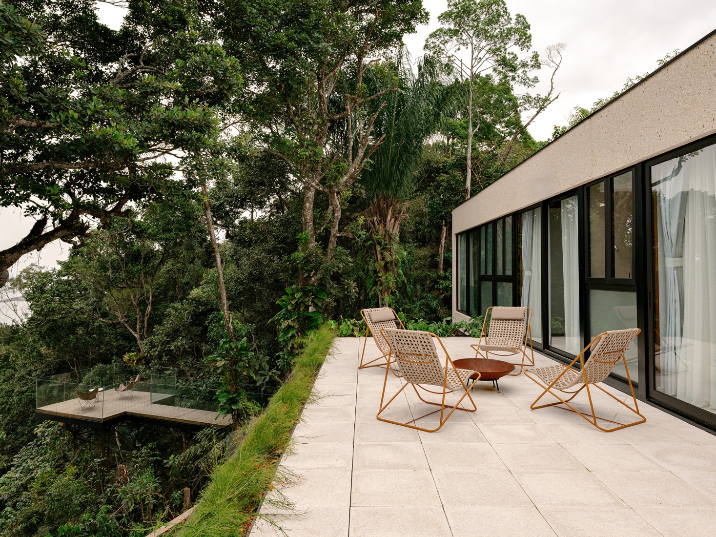 House LWF by Patrícia Martinez Arquitetura. Photograph by Fran Parente.