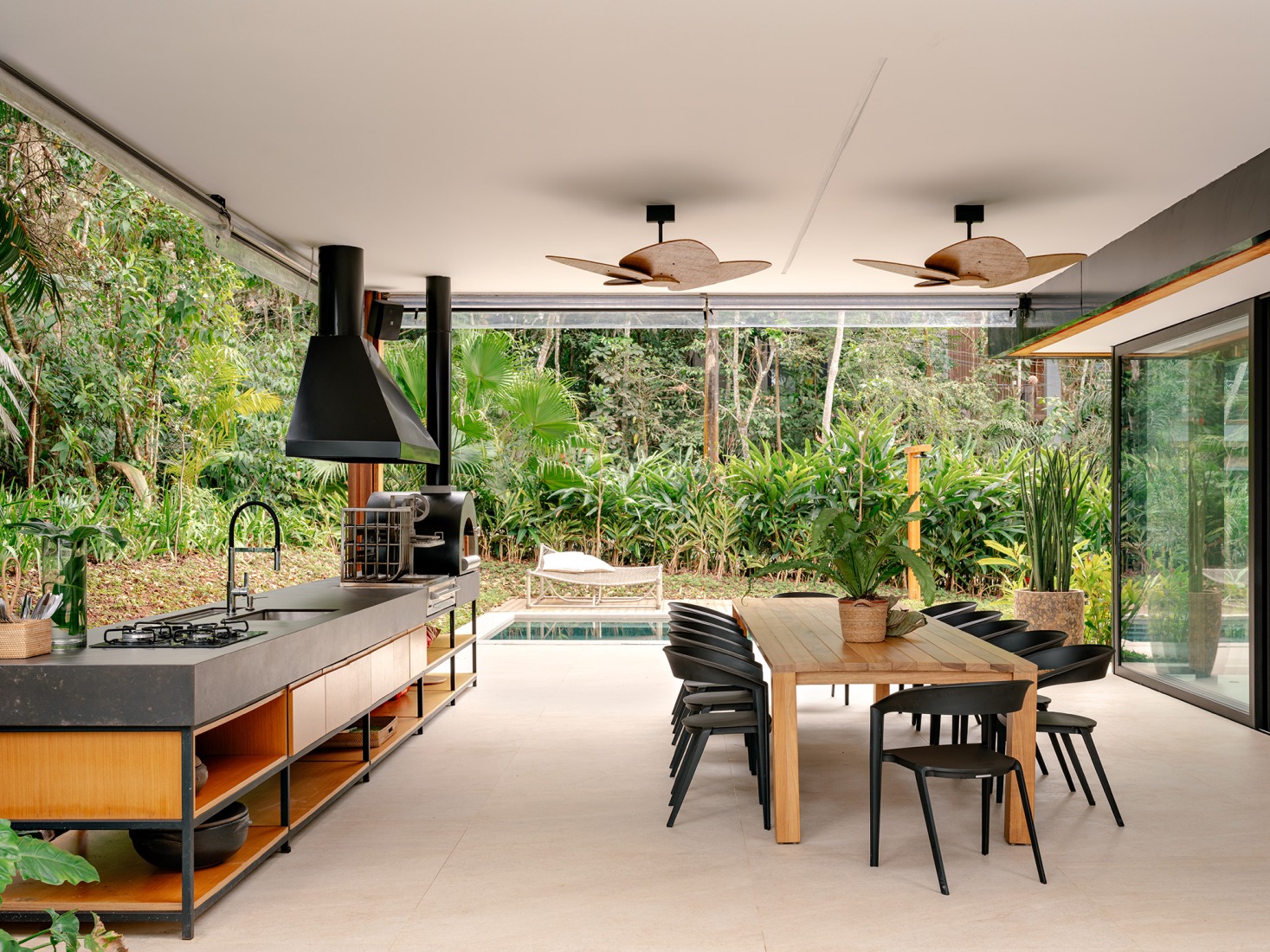 House LWF by Patrícia Martinez Arquitetura. Photograph by Fran Parente.