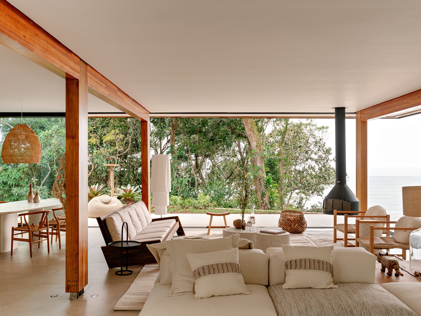 House LWF by Patrícia Martinez Arquitetura. Photograph by Fran Parente.