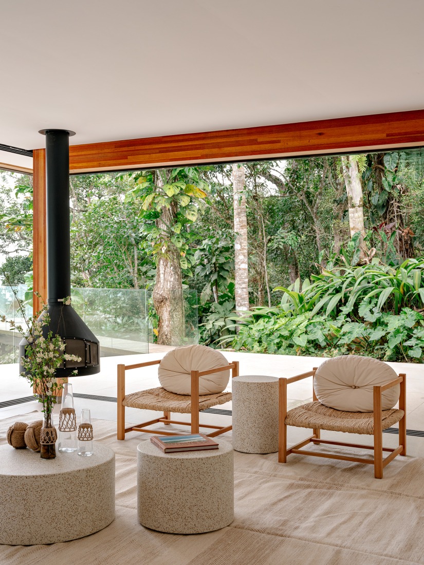 House LWF by Patrícia Martinez Arquitetura. Photograph by Fran Parente.