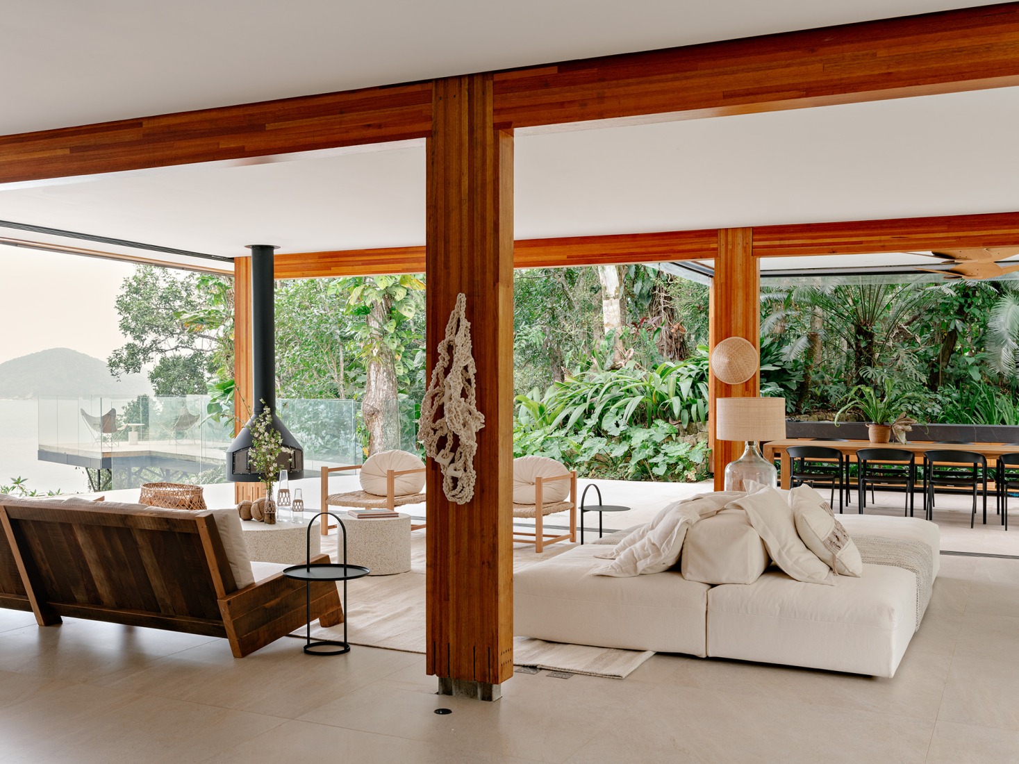 House LWF by Patrícia Martinez Arquitetura. Photograph by Fran Parente.