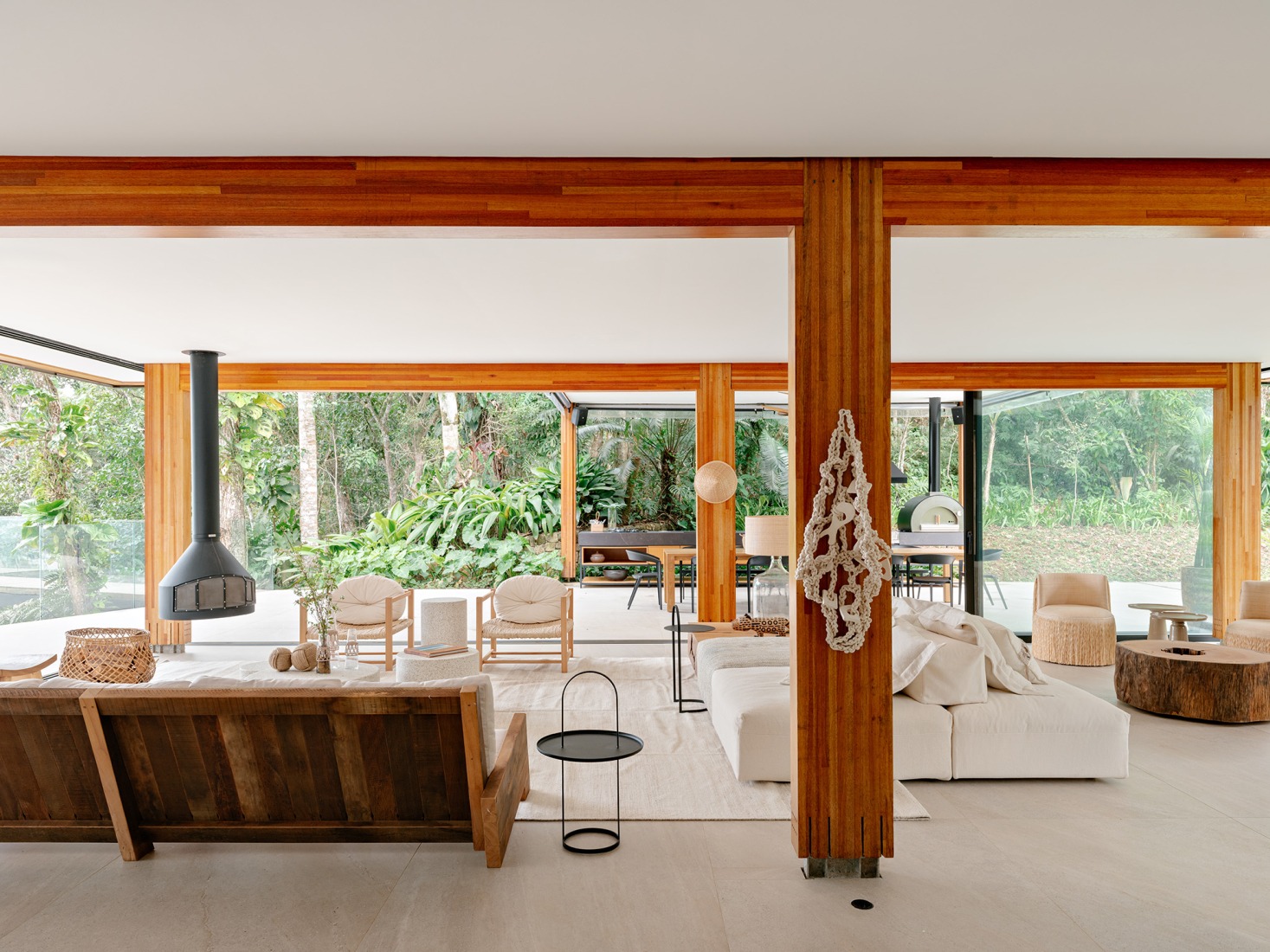 House LWF by Patrícia Martinez Arquitetura. Photograph by Fran Parente.
