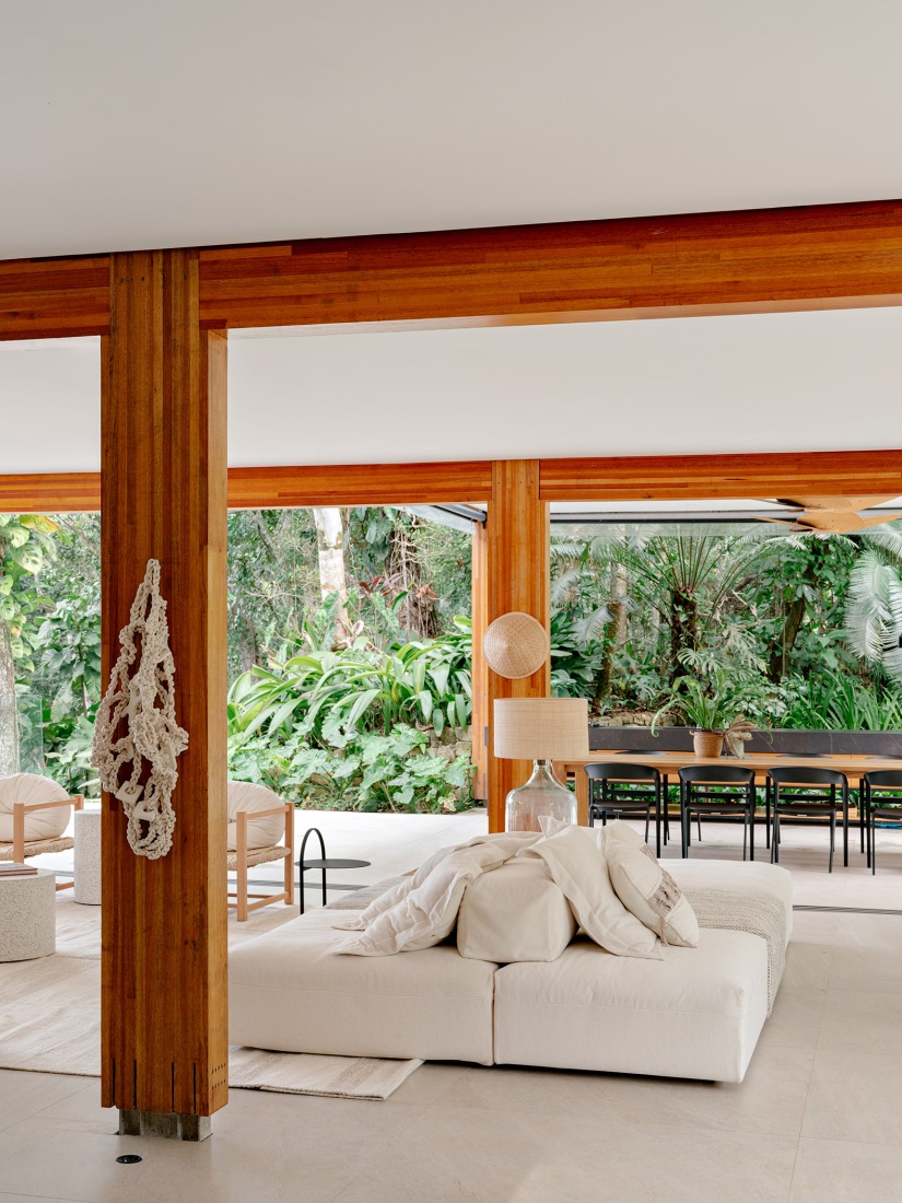 House LWF by Patrícia Martinez Arquitetura. Photograph by Fran Parente.
