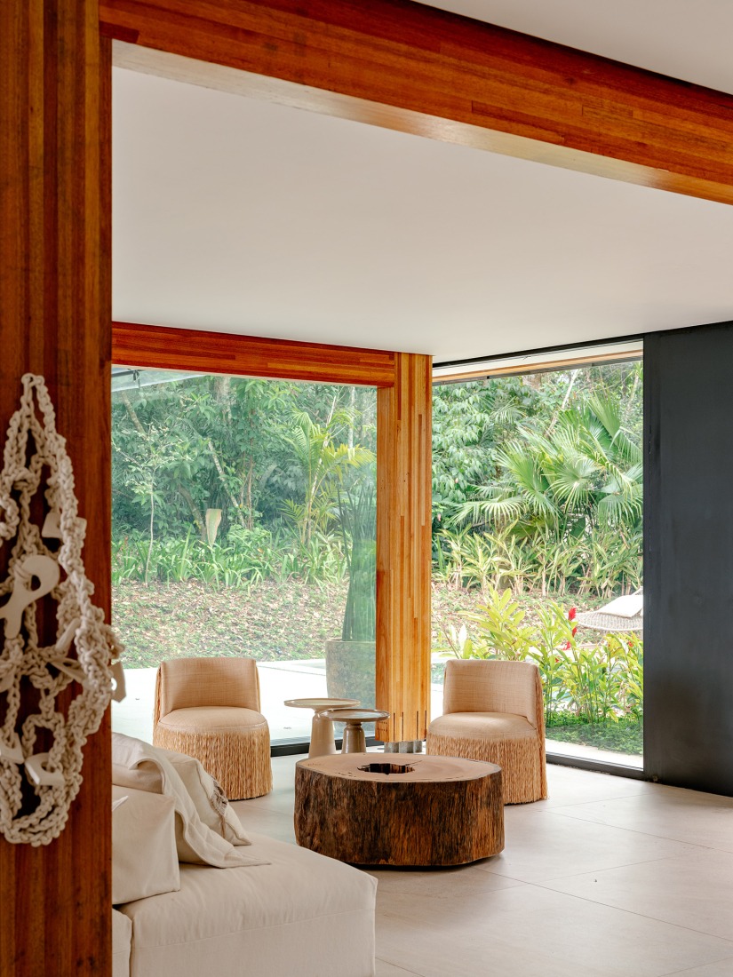 House LWF by Patrícia Martinez Arquitetura. Photograph by Fran Parente.