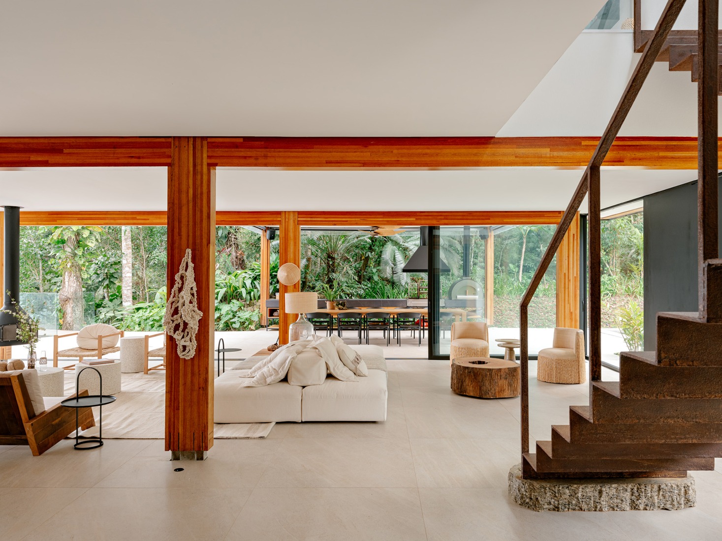 House LWF by Patrícia Martinez Arquitetura. Photograph by Fran Parente.