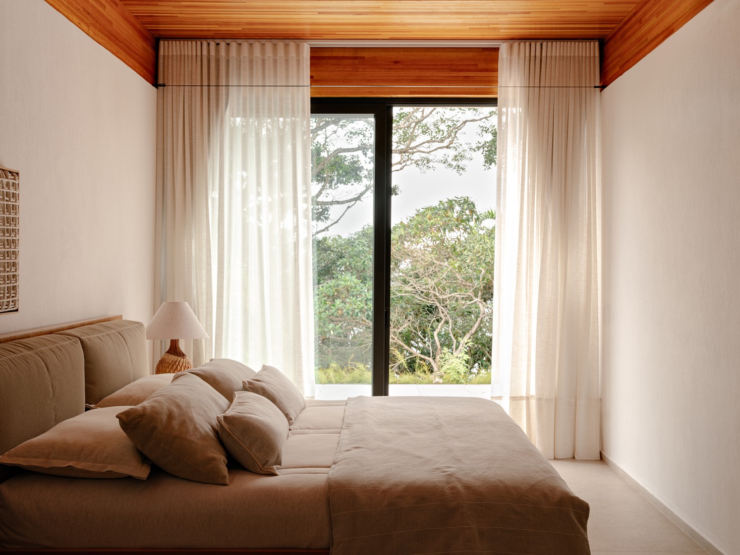 House LWF by Patrícia Martinez Arquitetura. Photograph by Fran Parente.
