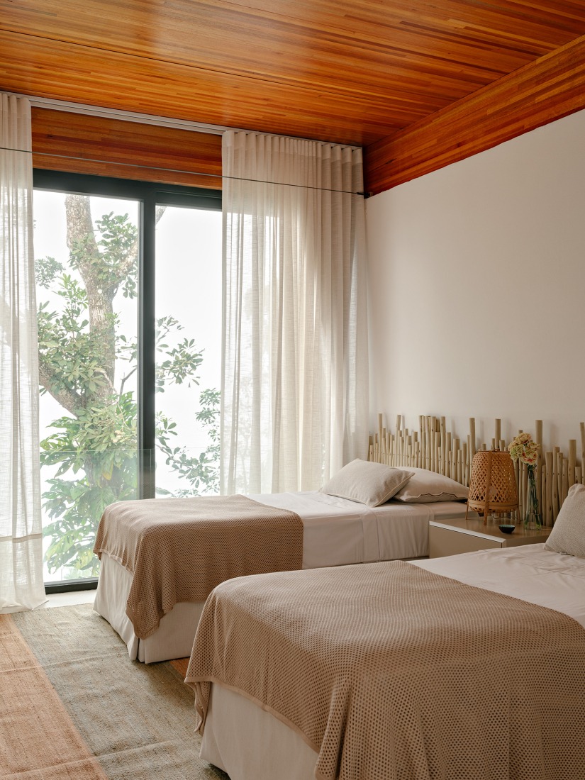 House LWF by Patrícia Martinez Arquitetura. Photograph by Fran Parente.