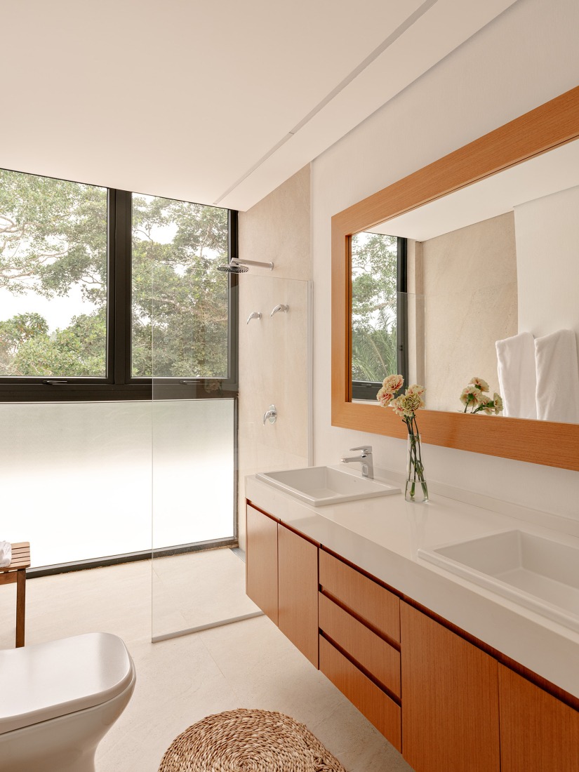 House LWF by Patrícia Martinez Arquitetura. Photograph by Fran Parente.