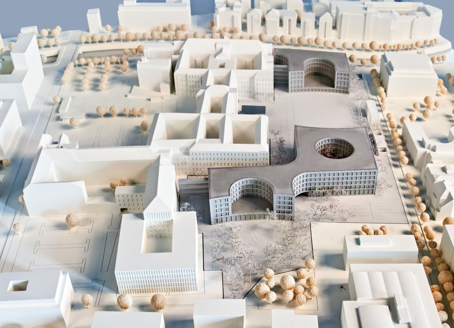 Extension of the Federal Ministry of Defence’s Berlin offices by Sauerbruch Hutton. Model by Hans Bach.