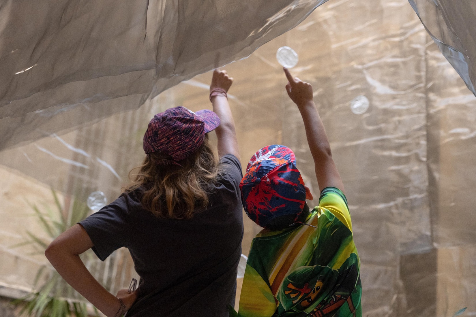 «Liminalidad en movimiento: a medida que los límites comienzan a desdibujarse» por Yurica Design & Architecture. Fotografía por Mathis Espagne / PhotoArchitecture (Fotógrafo oficial de FAV).