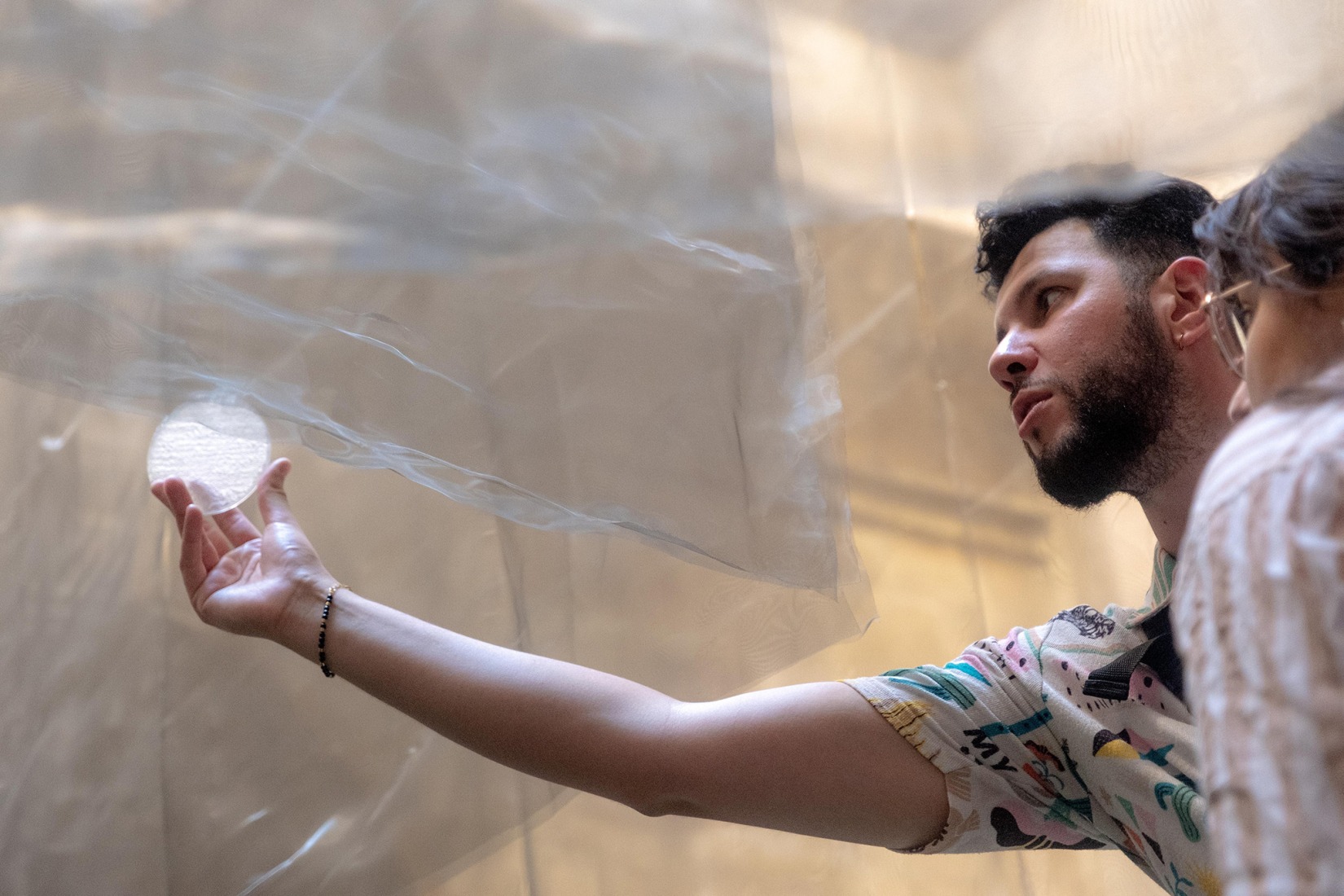 «Liminalidad en movimiento: a medida que los límites comienzan a desdibujarse» por Yurica Design & Architecture. Fotografía por Mathis Espagne / PhotoArchitecture (Fotógrafo oficial de FAV).