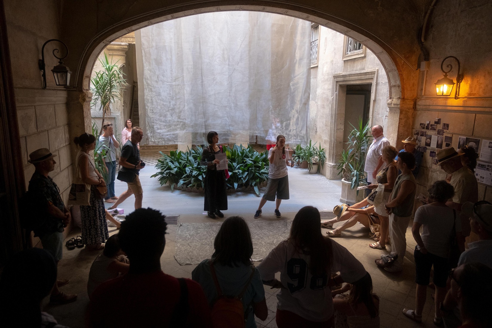 «Liminalidad en movimiento: a medida que los límites comienzan a desdibujarse» por Yurica Design & Architecture. Fotografía por Mathis Espagne / PhotoArchitecture (Fotógrafo oficial de FAV).