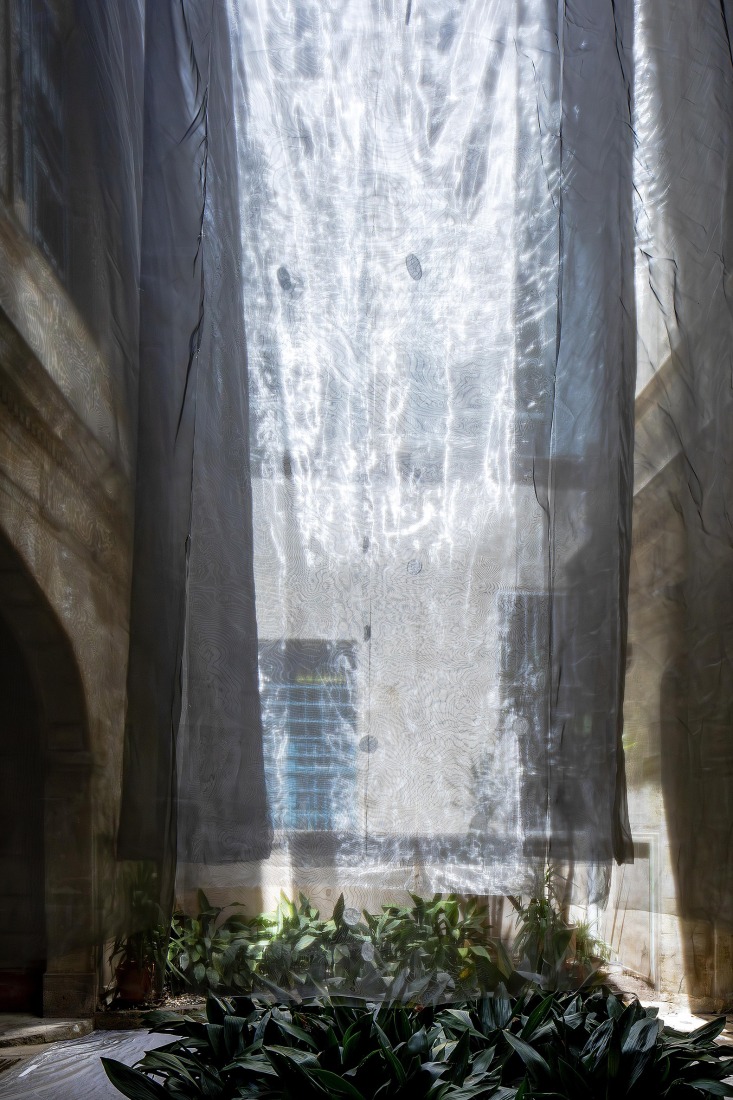 «Liminalidad en movimiento: a medida que los límites comienzan a desdibujarse» por Yurica Design & Architecture. Fotografía por Mathis Espagne / PhotoArchitecture (Fotógrafo oficial de FAV).