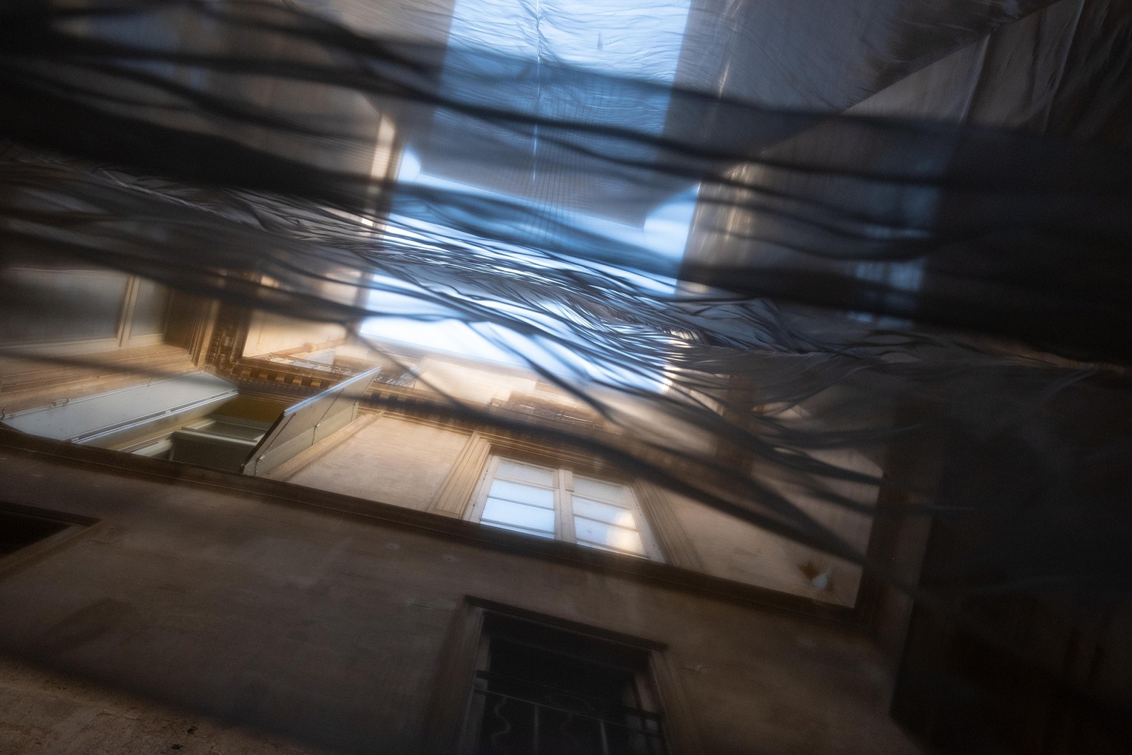 «Liminalidad en movimiento: a medida que los límites comienzan a desdibujarse» por Yurica Design & Architecture. Fotografía por Mathis Espagne / PhotoArchitecture (Fotógrafo oficial de FAV).