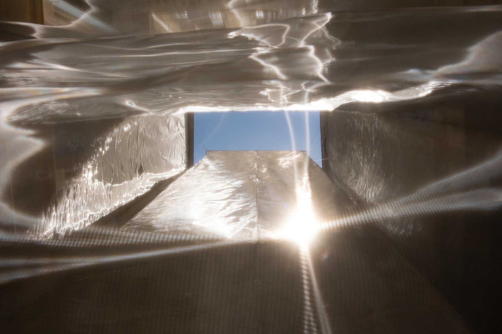 «Liminalidad en movimiento: a medida que los límites comienzan a desdibujarse» por Yurica Design & Architecture. Fotografía por Mathis Espagne / PhotoArchitecture (Fotógrafo oficial de FAV).