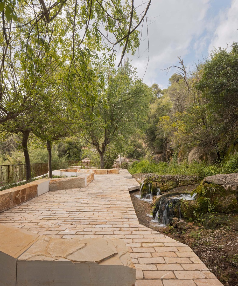 The Springs of Rellinars by 08014. Photograph by Pol Viladoms.