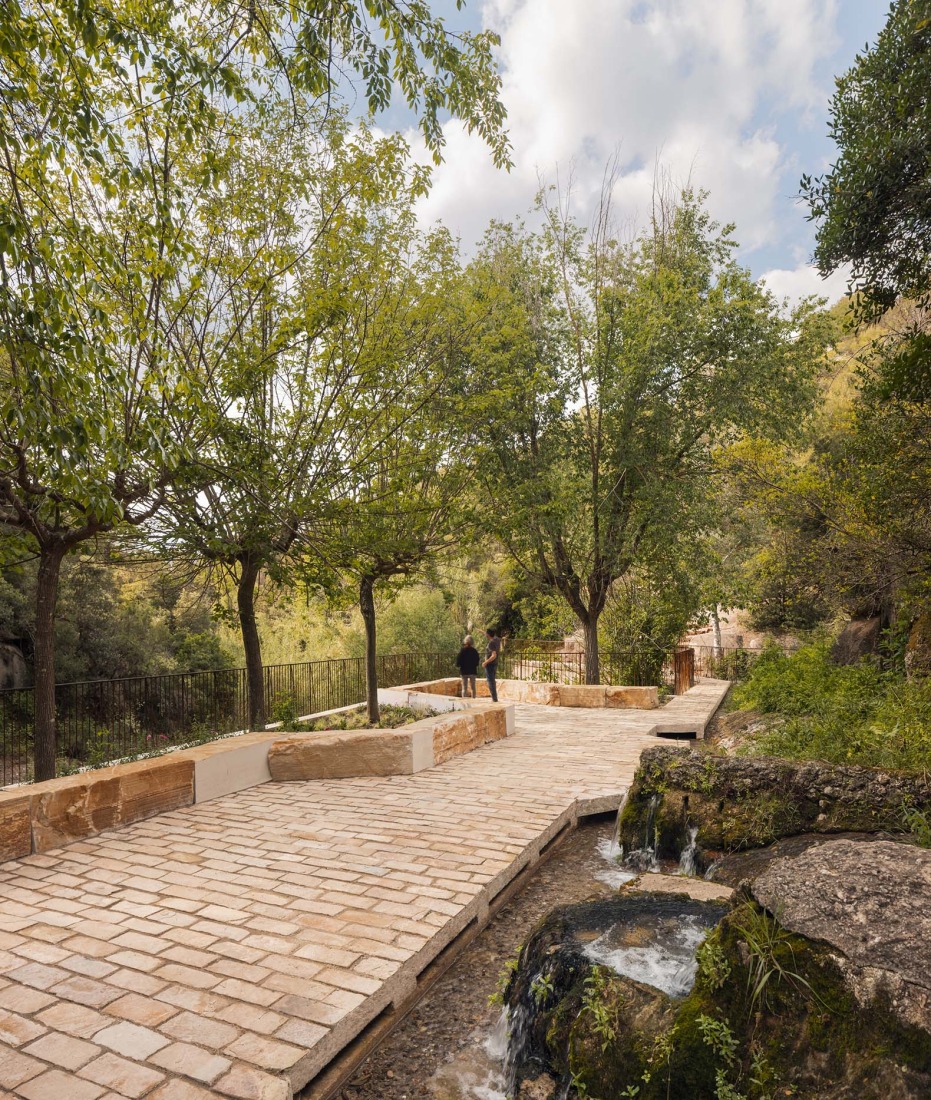 The Springs of Rellinars by 08014. Photograph by Pol Viladoms.